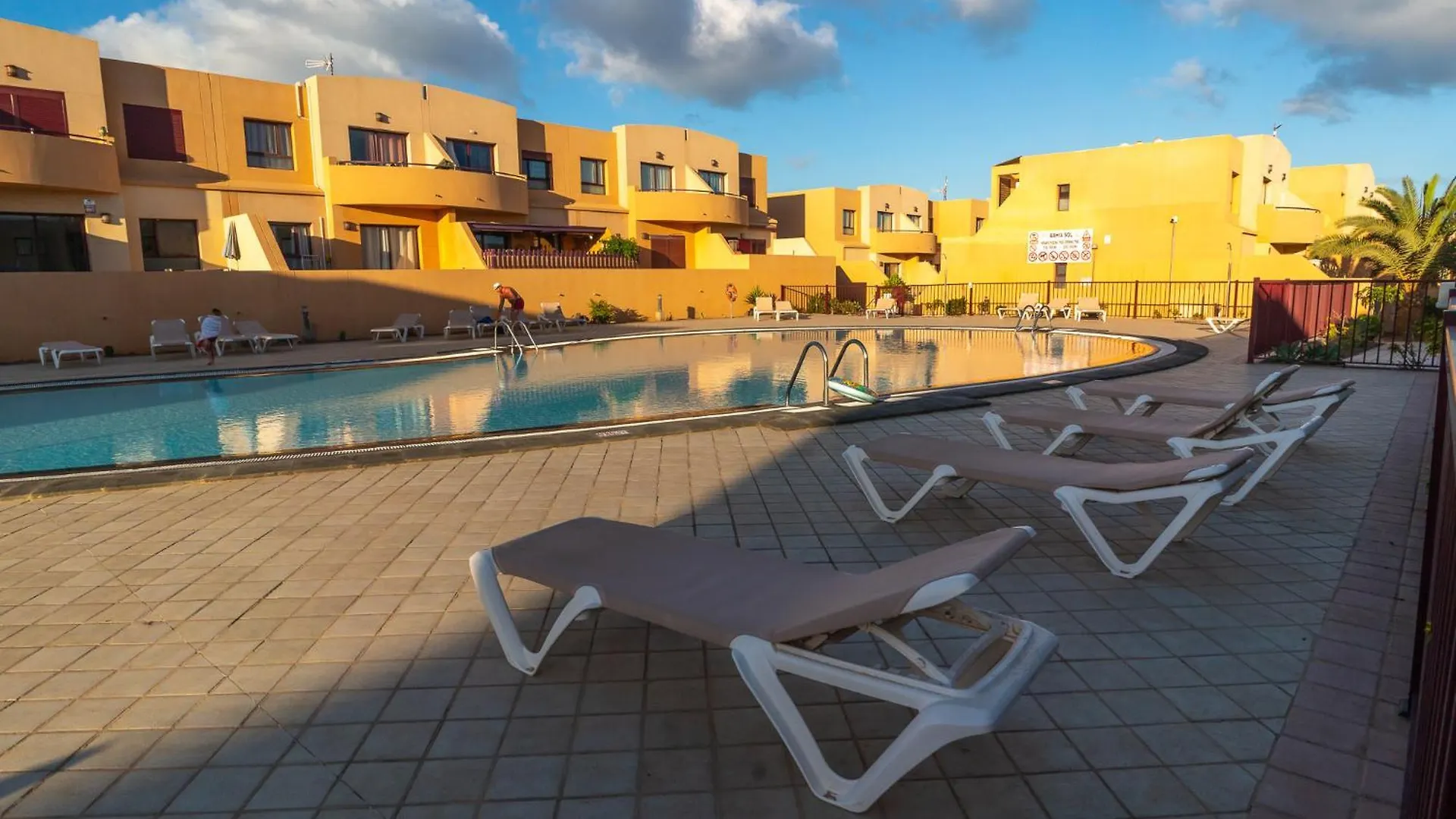Casa Rosa - In The Center Of Caleta De Fuste Apartment 0*,  Spain